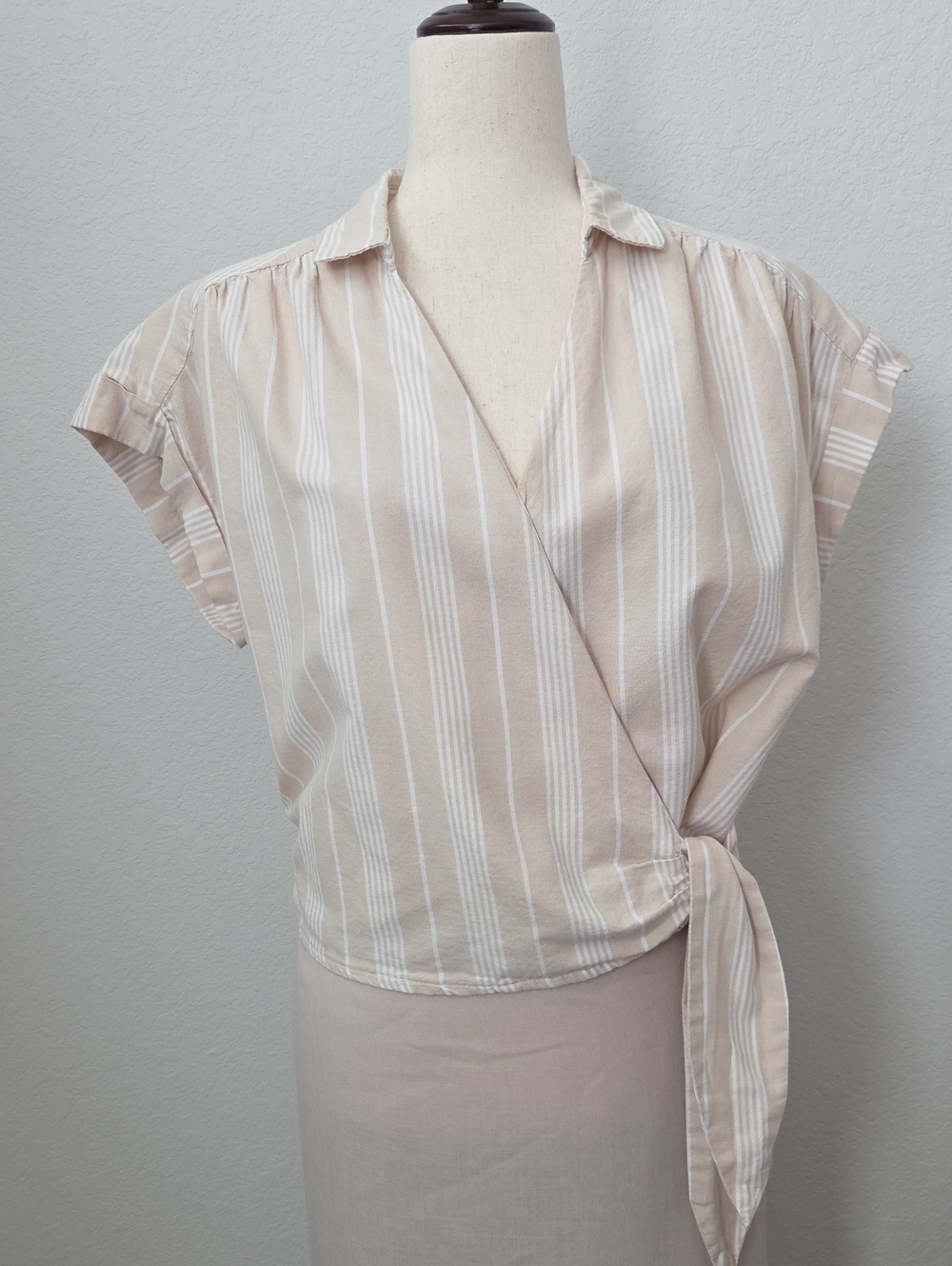 Old Navy Beige White Striped Wrap Blouse Tie Waist Casual Classic Breastfeed